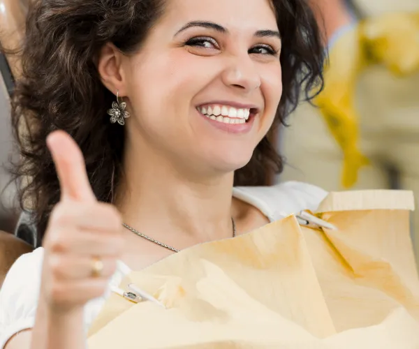 Mulher Sorrindo - JS Miranda Odonto